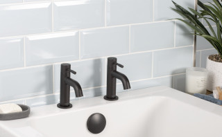 MI 3 4 BLKLifestyle 8